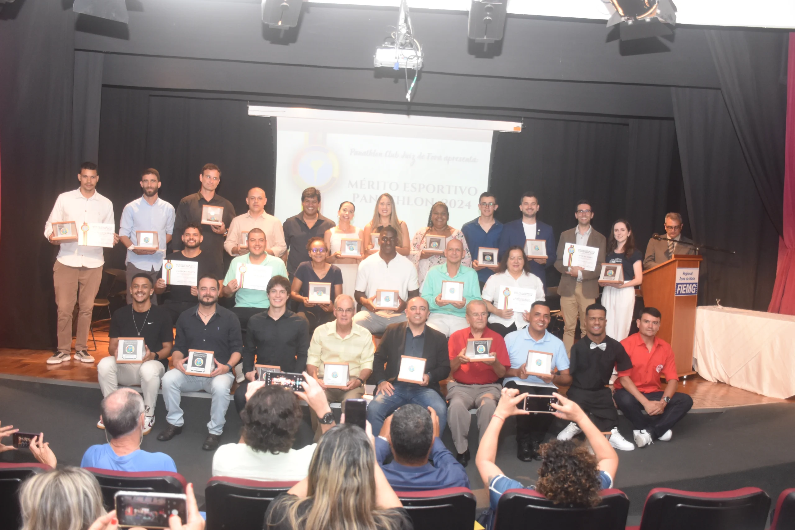 Leia mais sobre o artigo Mérito Esportivo Panathlon 2024: veja como foi a noite de gala do esporte local
