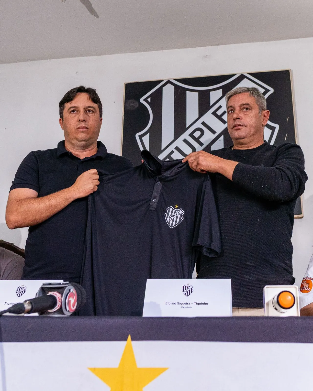 Leia mais sobre o artigo Tupi apresenta treinador e formaliza empresa que assume o futebol do Clube