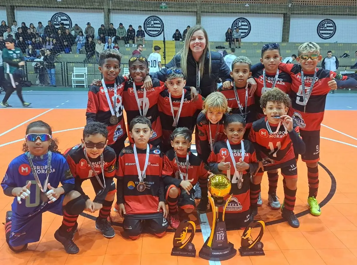 Leia mais sobre o artigo Escola de Futsal ASF/Flamengo disputa semifinal do Mineiro de futsal sub-09
